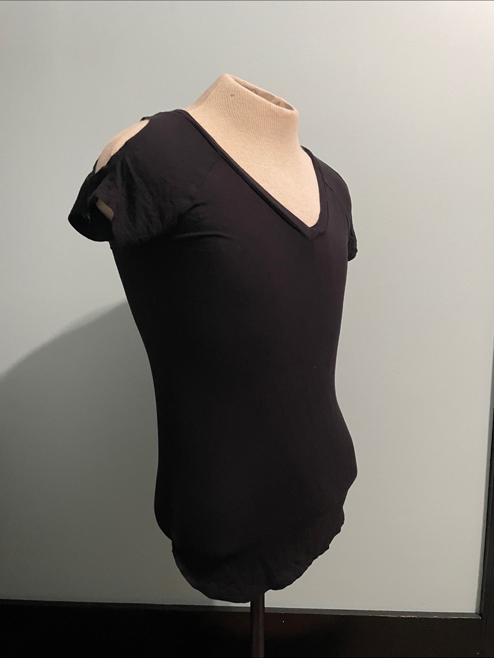 No Boundaries Black Cold Shoulder Top Medium - Picture 2 of 9